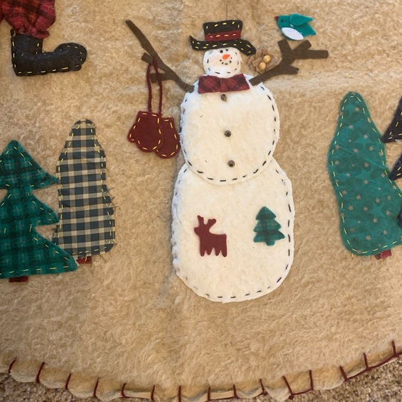 Primitive Decor 42” Appliqué Christmas Tree Skirt - Picture 2 of 7